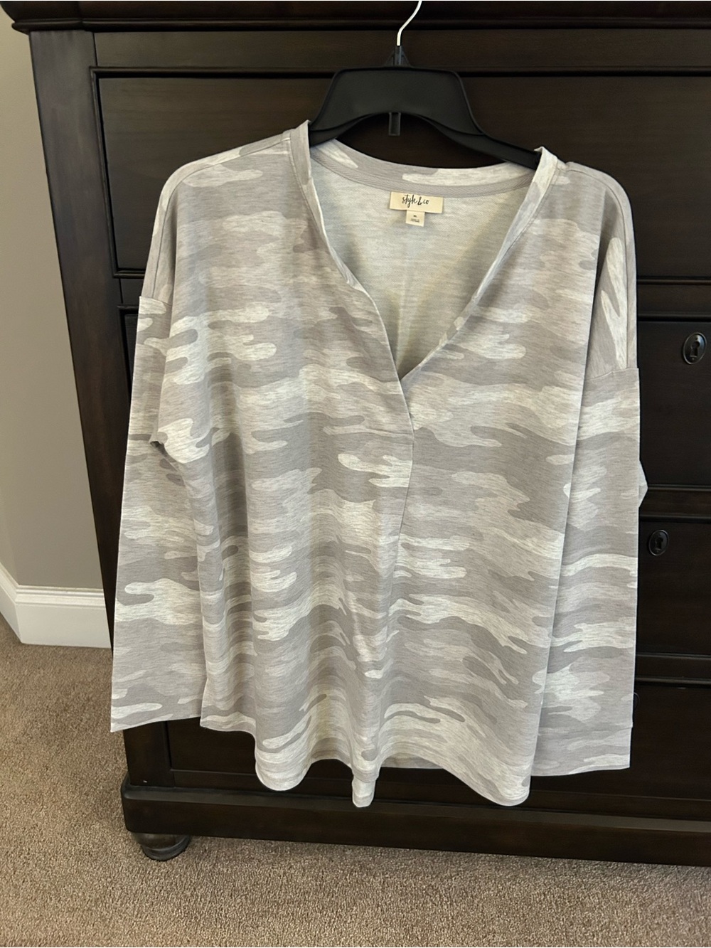 NWOT Style & Co. Women's Light Gray Camo V-Neck Pullover Shirt Top XL